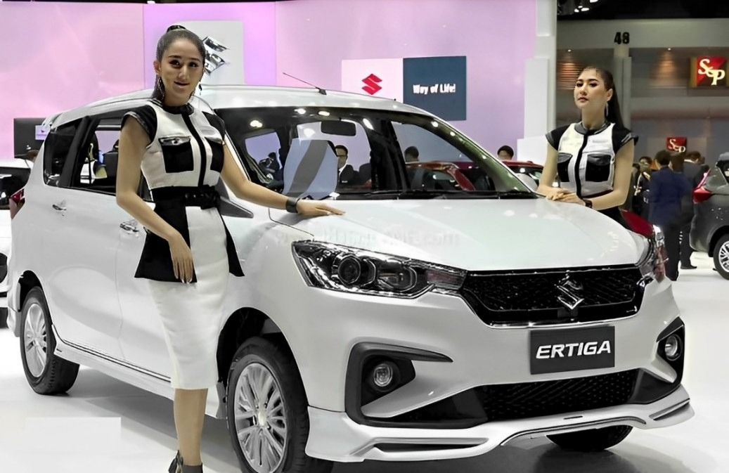 Maruti Ertiga CNG: Ertiga CNG वेरिएंट की कीमत है 5 लाख रूपये से भी कम... मिलेगा 40KM/kg का माइलेज, जानिए कीमत और फीचर्स...